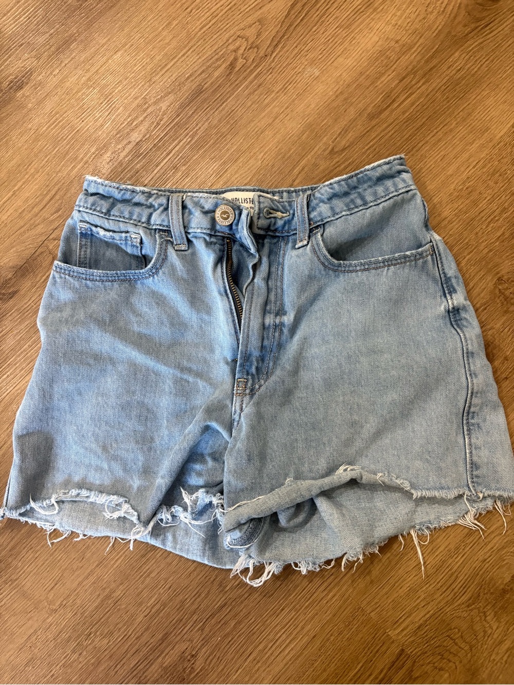 Hollister 000/23 Ultra High-Rise 90s Short Denim Shorts